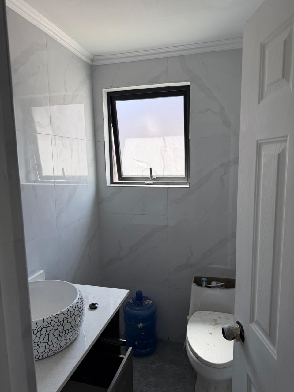 Ventana baño+ marco metálico estandar